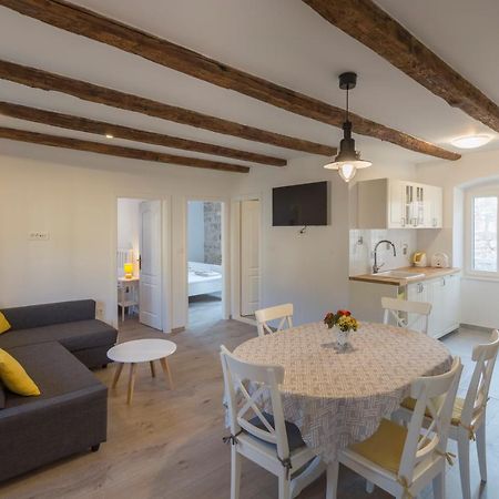 Apartments Bepi Комижа Экстерьер фото