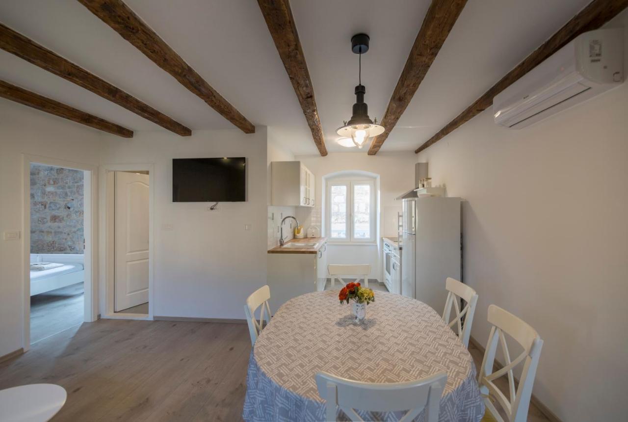 Apartments Bepi Комижа Экстерьер фото