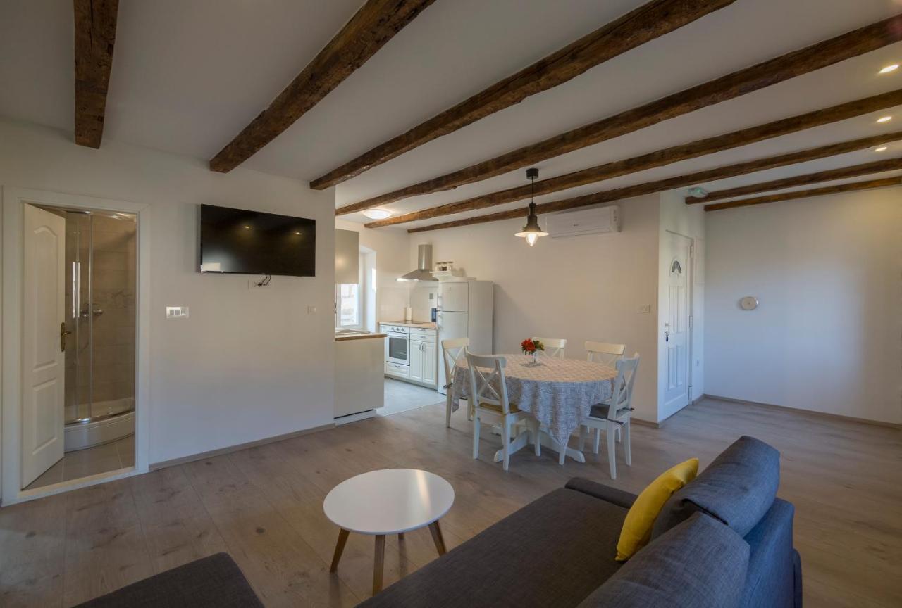 Apartments Bepi Комижа Экстерьер фото
