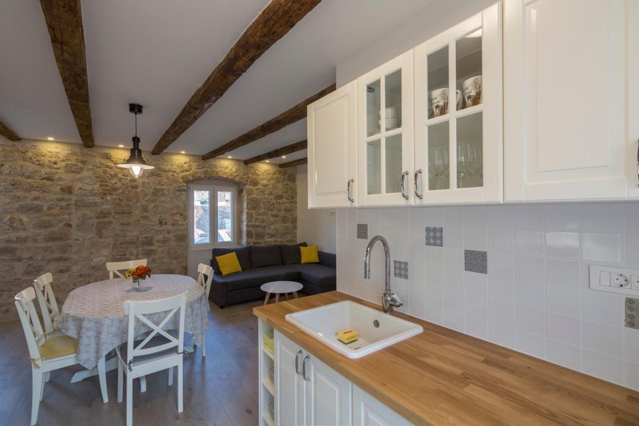 Apartments Bepi Комижа Экстерьер фото